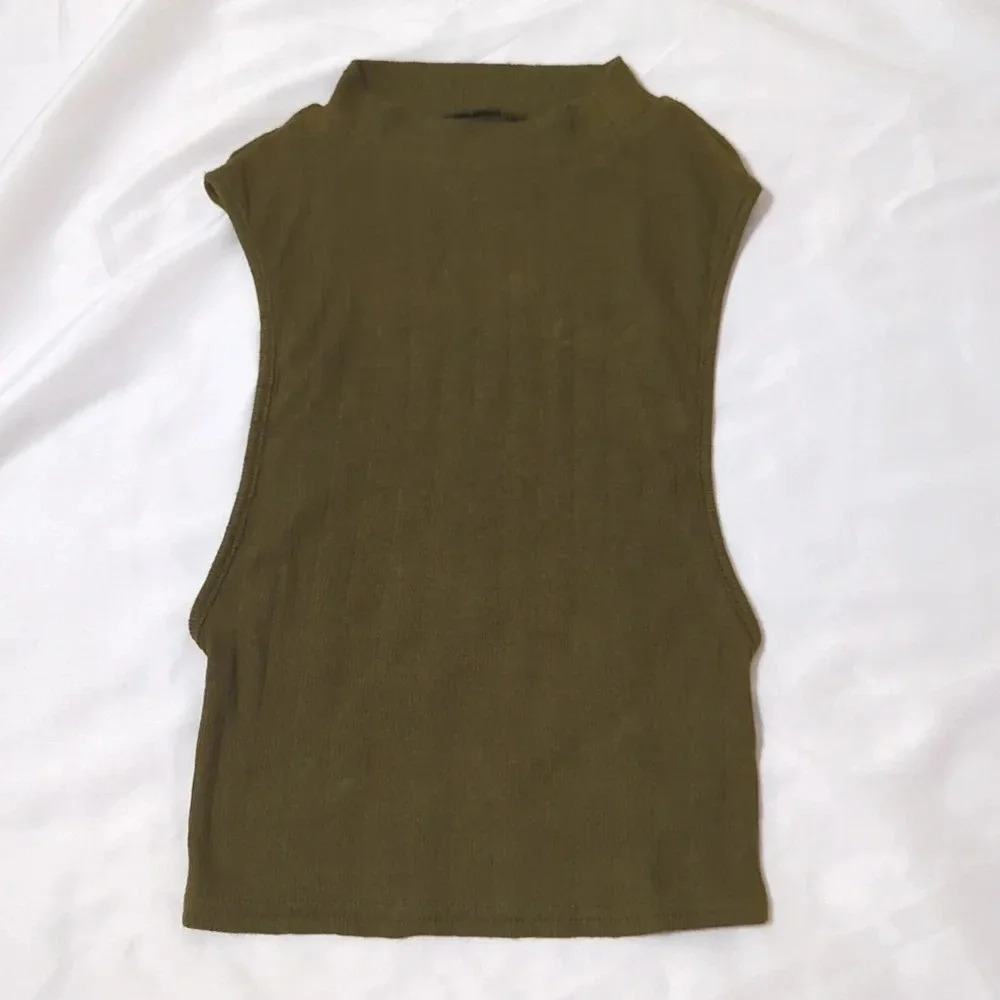 UO Mock Neck Drop Sleeve Top, Color Green Size XS-TP